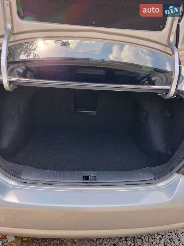 Седан Nissan TIIDA 2012 в Львове