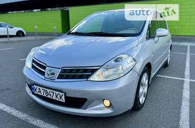 Хетчбек Nissan TIIDA 2012 в 