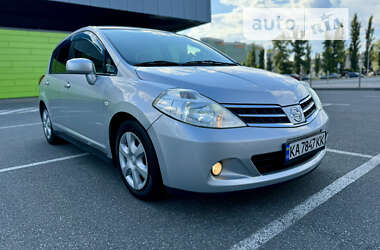 Хетчбек Nissan TIIDA 2012 в 