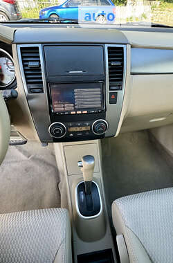 Хетчбек Nissan TIIDA 2012 в 