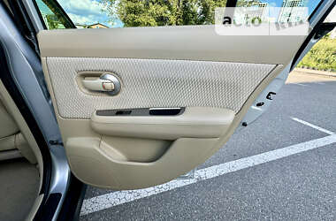 Хетчбек Nissan TIIDA 2012 в 