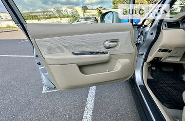 Хетчбек Nissan TIIDA 2012 в 