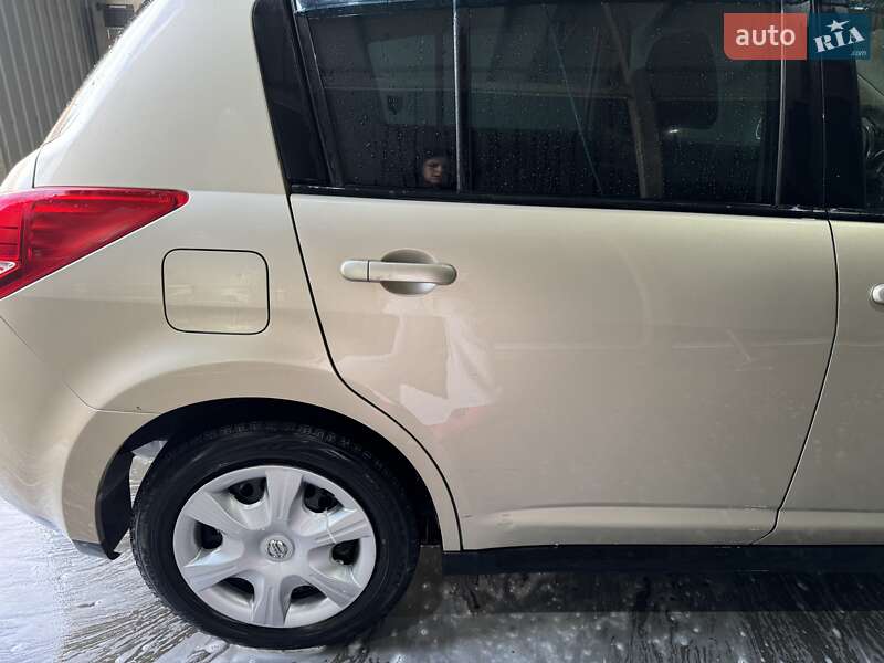 Хетчбек Nissan TIIDA 2012 в Рені