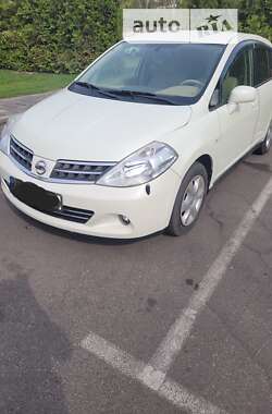 Хэтчбек Nissan TIIDA 2012 в Киеве