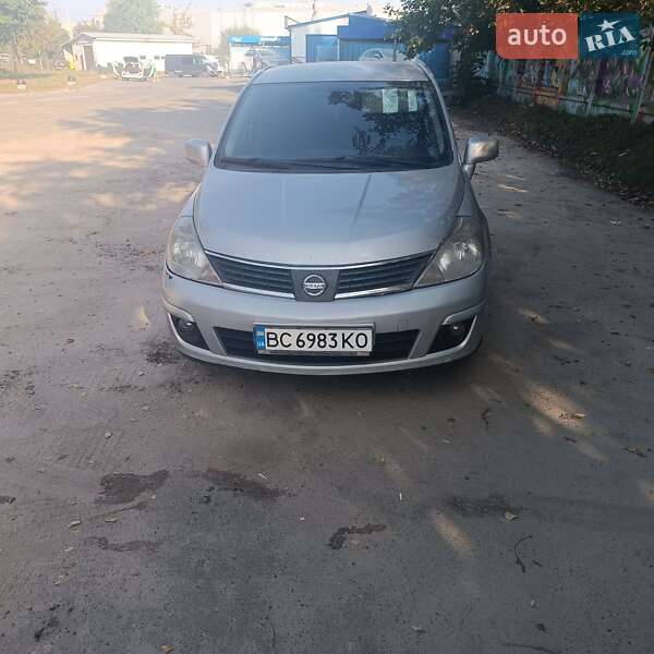 Хэтчбек Nissan TIIDA 2008 в Львове