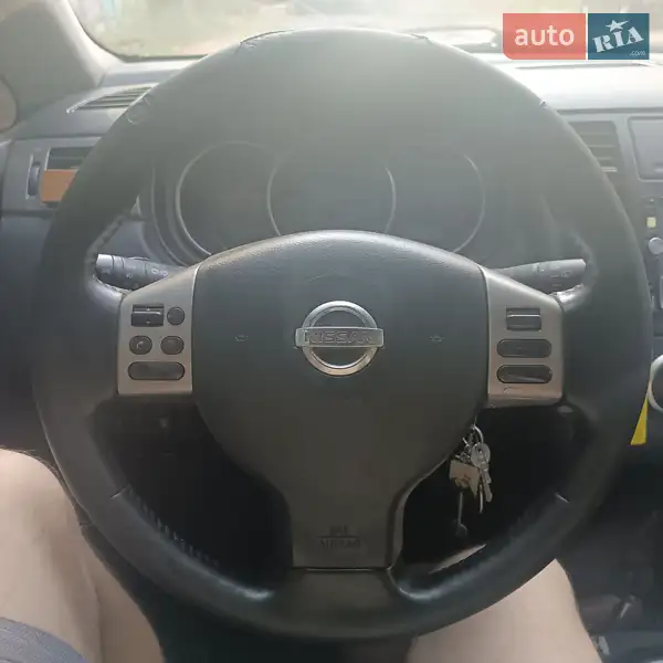 Nissan TIIDA
