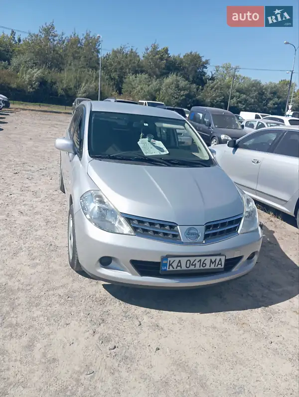 Nissan TIIDA