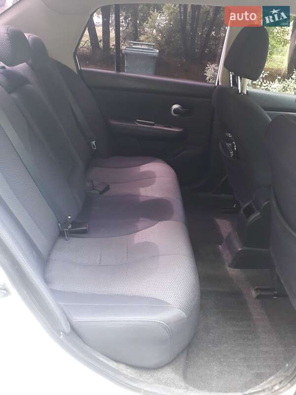 Седан Nissan TIIDA 2008 в Києві