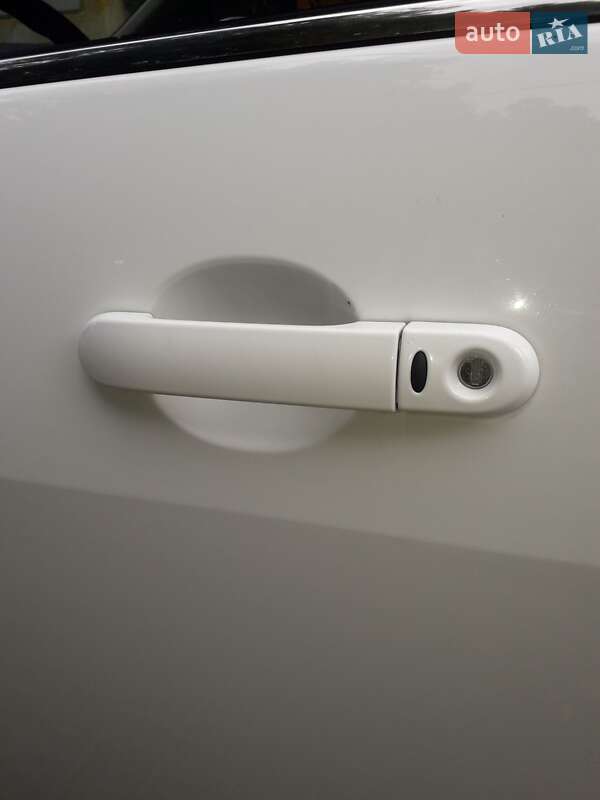 Седан Nissan TIIDA 2008 в Києві