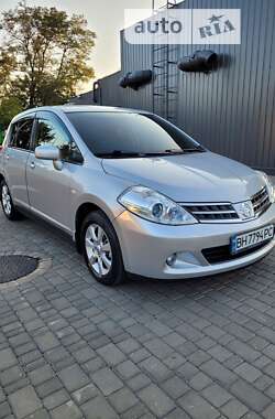 Хэтчбек Nissan TIIDA 2010 в Одессе