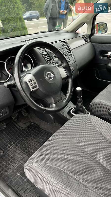 Хэтчбек Nissan TIIDA 2008 в Новояворовске