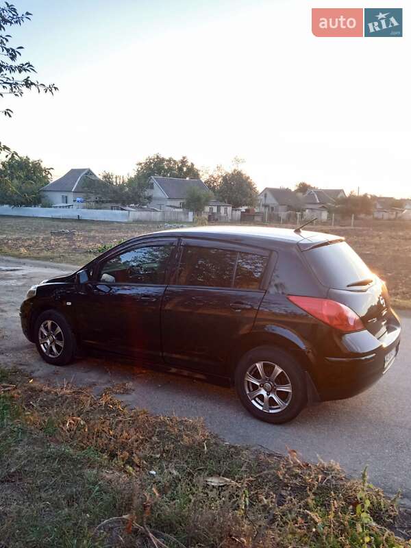 Хетчбек Nissan TIIDA 2012 в Кам'янському