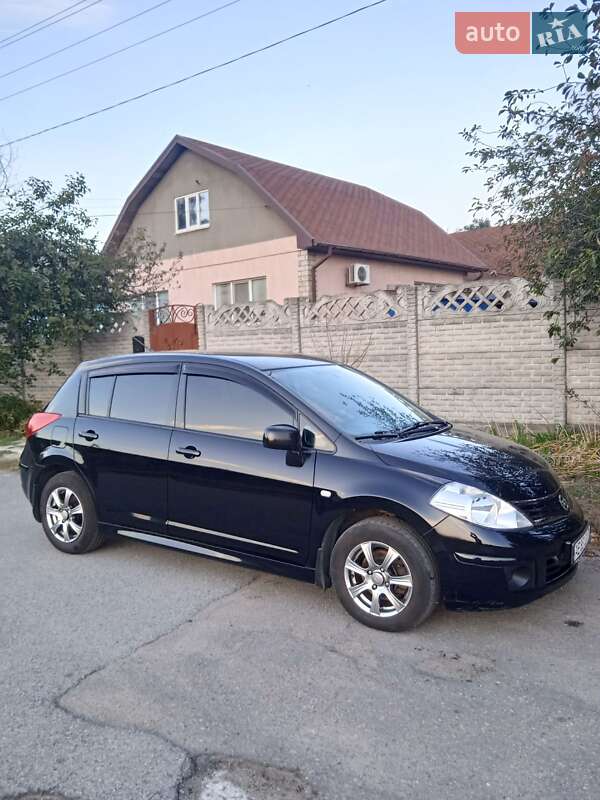 Хетчбек Nissan TIIDA 2012 в Кам'янському