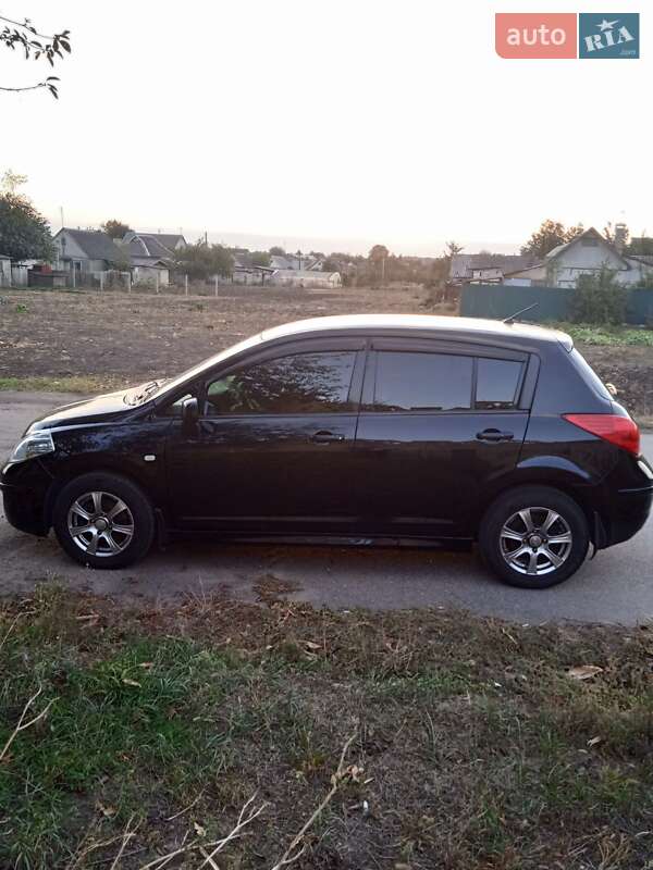 Хетчбек Nissan TIIDA 2012 в Кам'янському