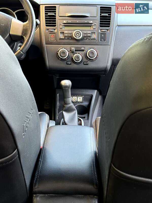 Хетчбек Nissan TIIDA 2012 в Кам'янському