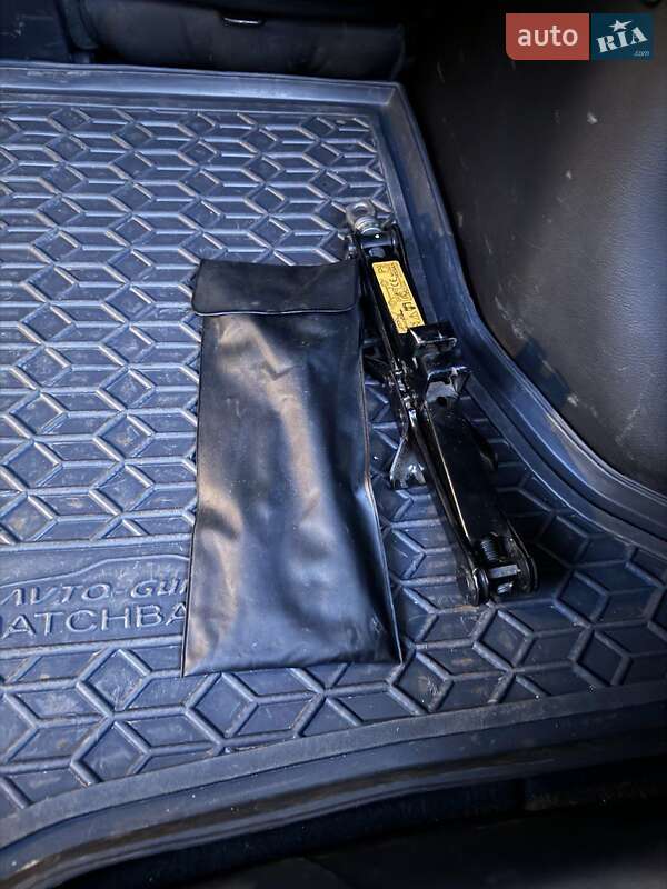 Хетчбек Nissan TIIDA 2012 в Кам'янському