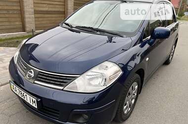 Седан Nissan TIIDA 2010 в Киеве