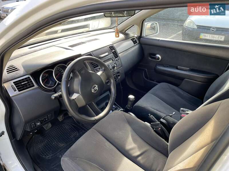 Хетчбек Nissan TIIDA 2011 в Одесі