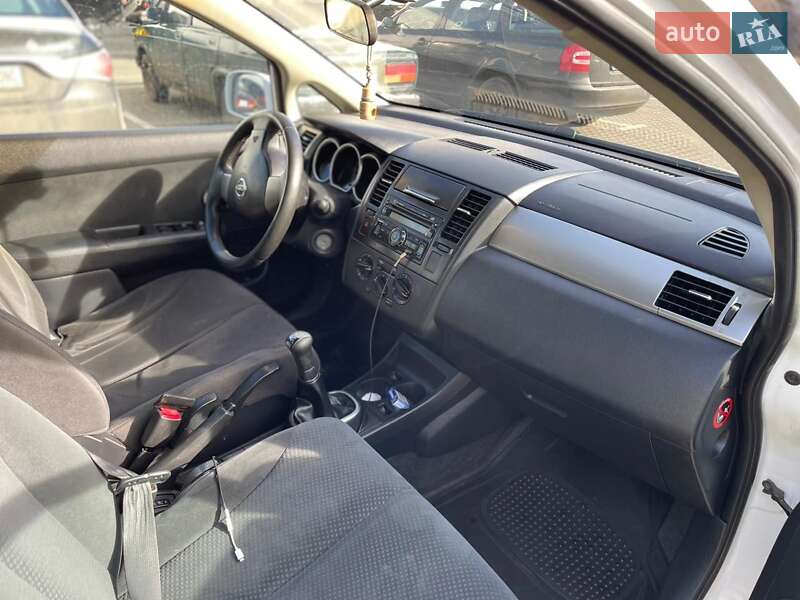 Хетчбек Nissan TIIDA 2011 в Одесі