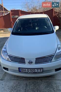 Хэтчбек Nissan TIIDA 2011 в Овидиополе