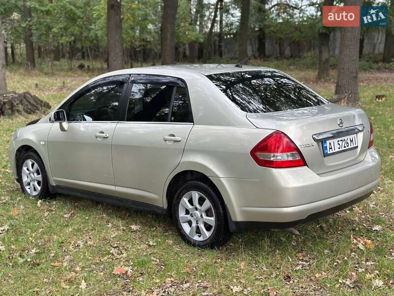 Седан Nissan TIIDA 2007 в Киеве