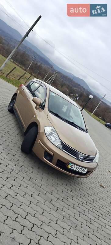 Хетчбек Nissan TIIDA 2008 в Мукачевому