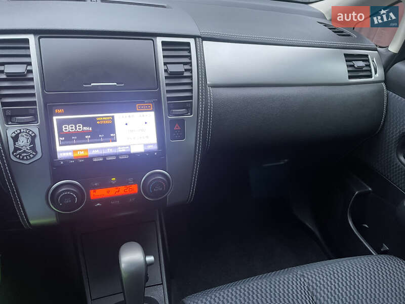 Хэтчбек Nissan TIIDA 2012 в Бродах