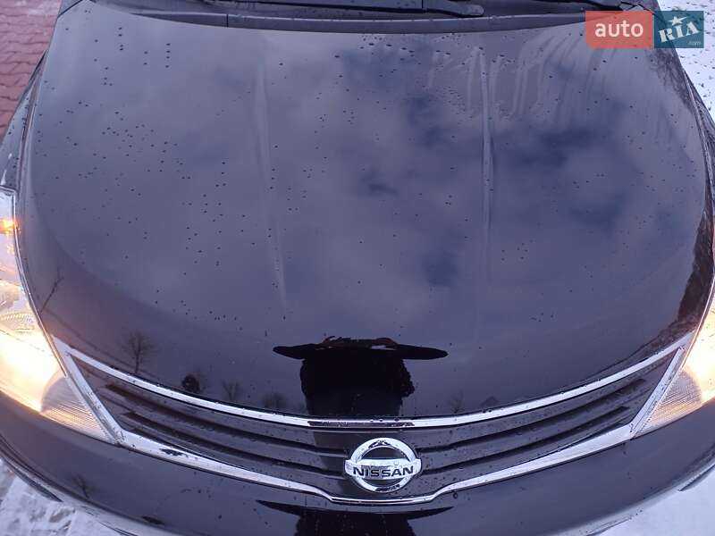 Хэтчбек Nissan TIIDA 2012 в Липовце