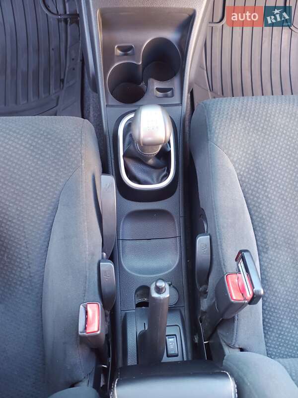 Хэтчбек Nissan TIIDA 2012 в Липовце