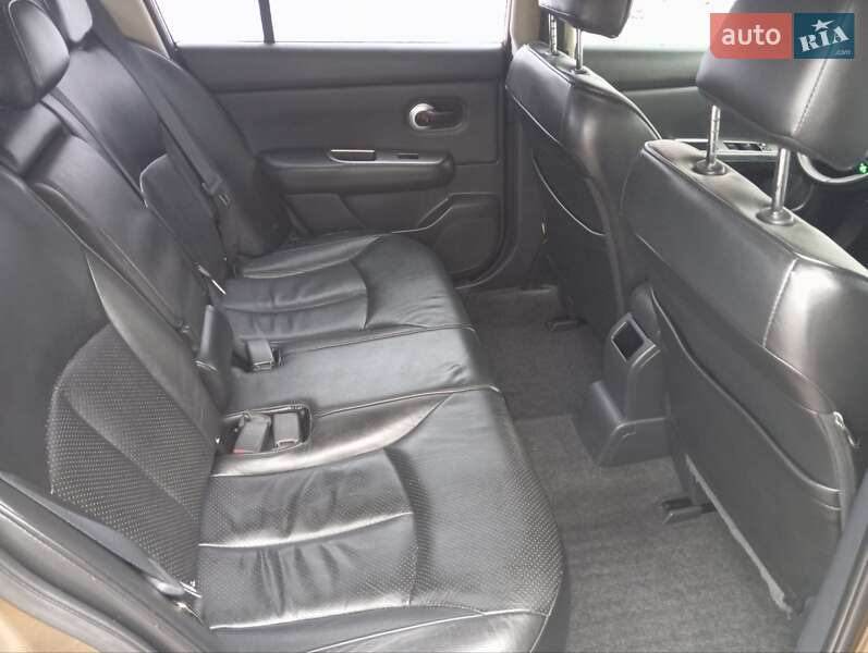 Хэтчбек Nissan TIIDA 2008 в Чернигове