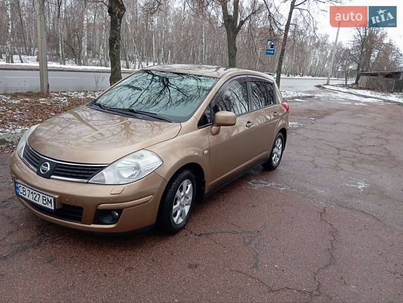 Хэтчбек Nissan TIIDA 2008 в Чернигове
