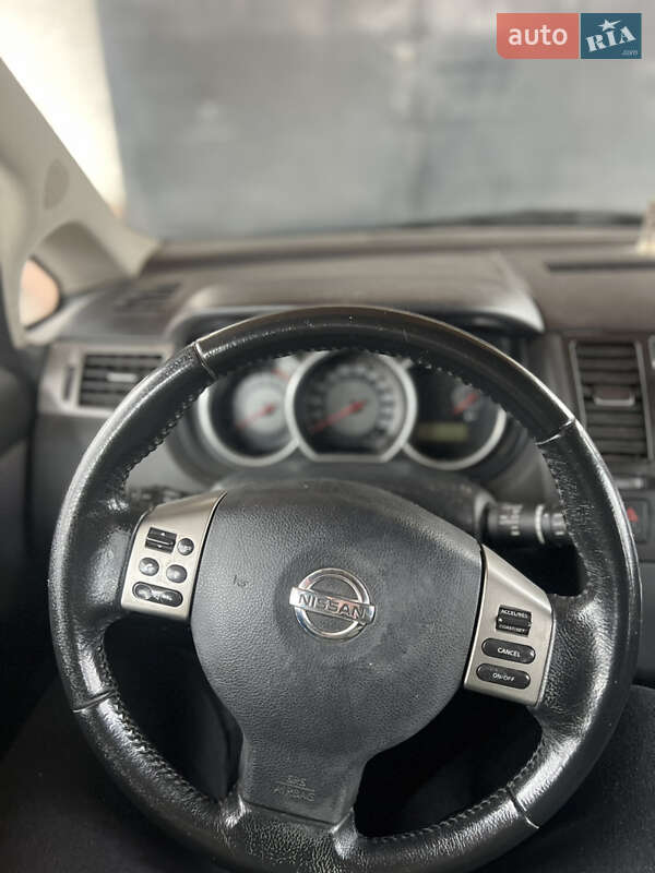 Хетчбек Nissan TIIDA 2009 в Кам'янці-Бузькій