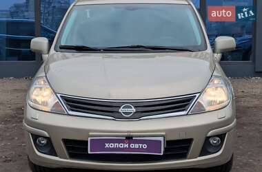 Хэтчбек Nissan TIIDA 2012 в 