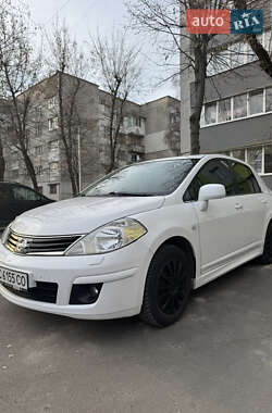 Седан Nissan TIIDA 2011 в 