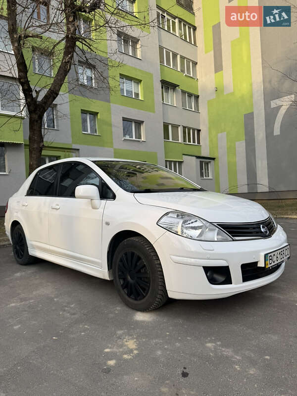 Седан Nissan TIIDA 2011 в 