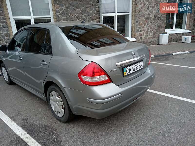 Хетчбек Nissan TIIDA 2013 в Києві фото 5 Хетчбек Nissan TIIDA 2013 в Києві