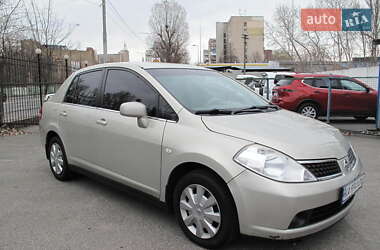 Седан Nissan TIIDA 2008 в Киеве