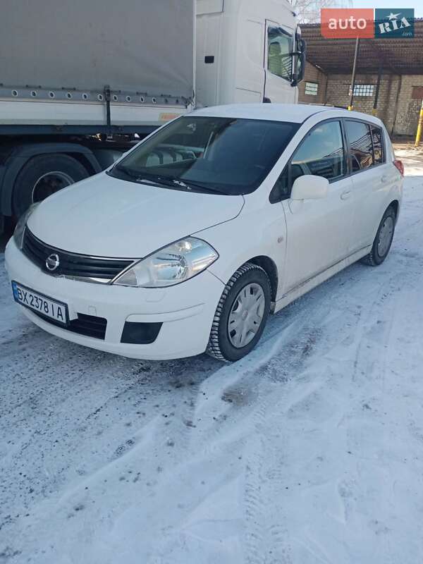 Nissan TIIDA 2010