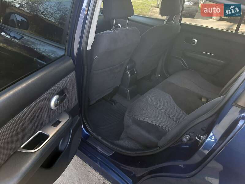 Хэтчбек Nissan TIIDA 2012 в Полтаве