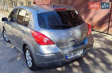 Хетчбек Nissan TIIDA 2011 в 