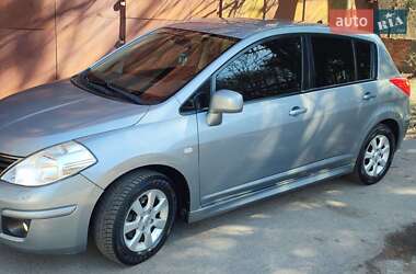 Хетчбек Nissan TIIDA 2011 в 