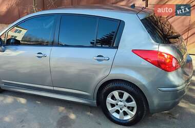 Хетчбек Nissan TIIDA 2011 в 