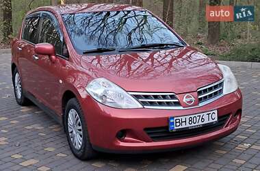 Хэтчбек Nissan TIIDA 2012 в 