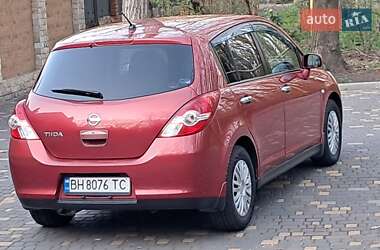 Хэтчбек Nissan TIIDA 2012 в 