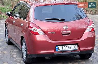 Хэтчбек Nissan TIIDA 2012 в 