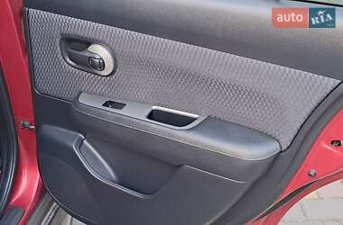 Хэтчбек Nissan TIIDA 2012 в 