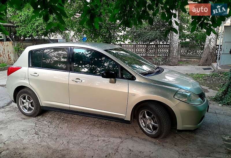 Nissan TIIDA 2007