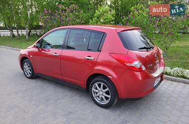 Хэтчбек Nissan TIIDA 2012 в 