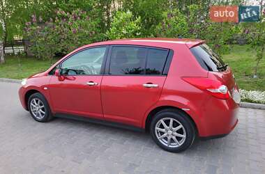 Хэтчбек Nissan TIIDA 2012 в 