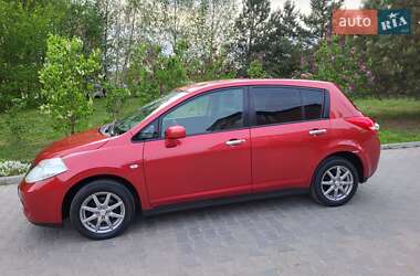 Хэтчбек Nissan TIIDA 2012 в 